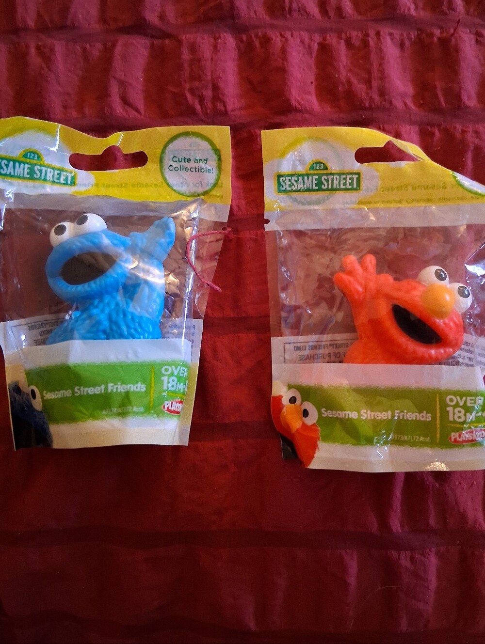 Lot of 2 Sesame Street Friends Figures Elmo & Cookie Monster  New Unopened 2013